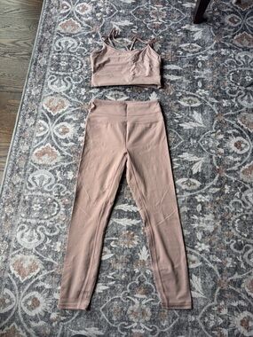 Varley set size small sports bra and leggings beautiful blush pink